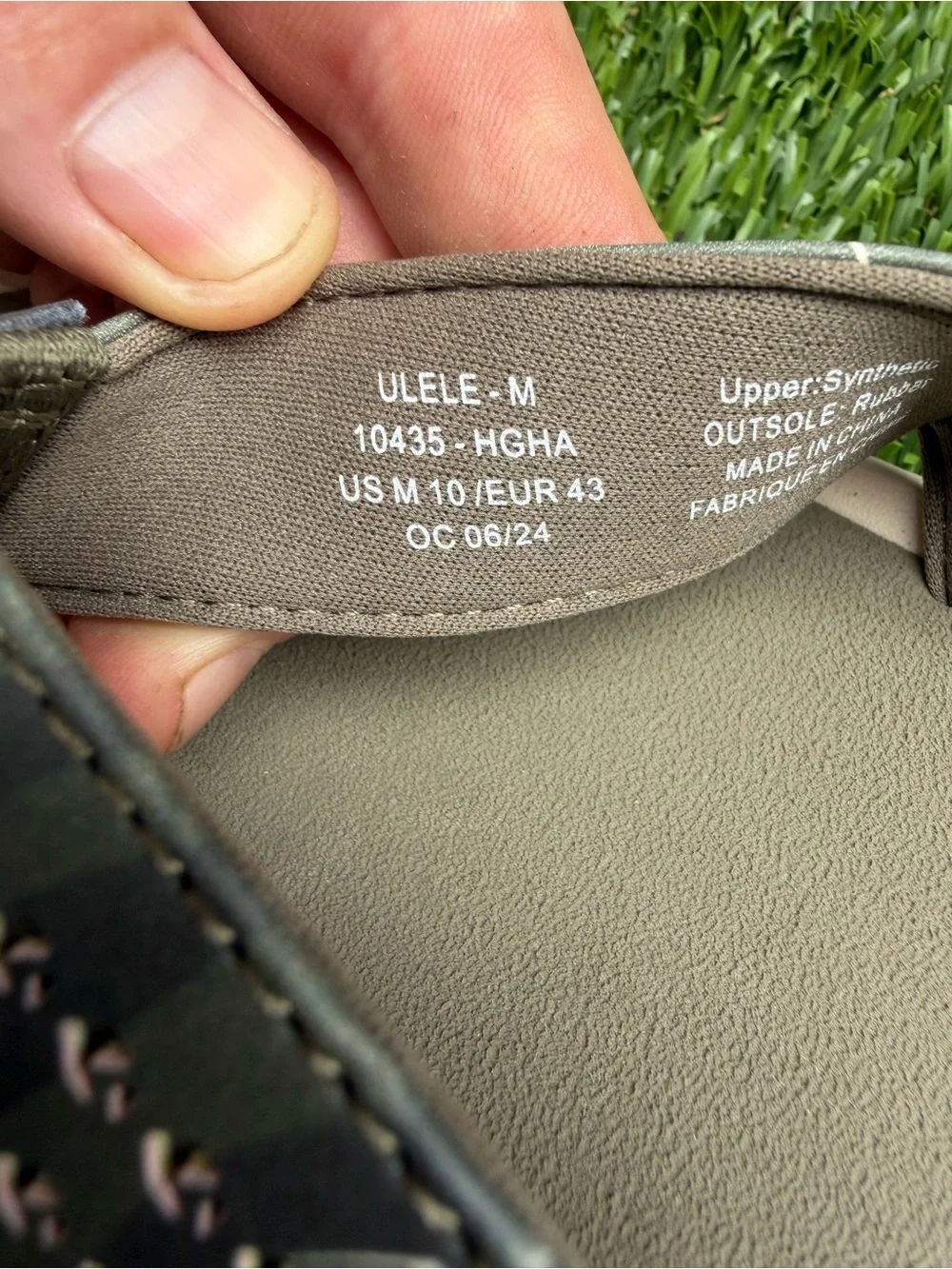 OluKai Ulele Flip Flop Sandals - Men’s Size 10 - NWT - Super Rare Colorway